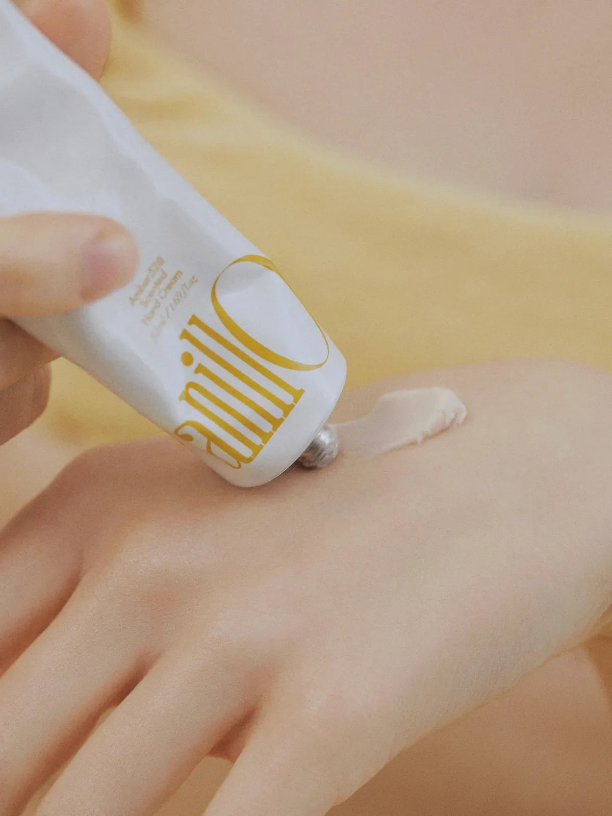 anillO Amber528 Scented Hand Cream