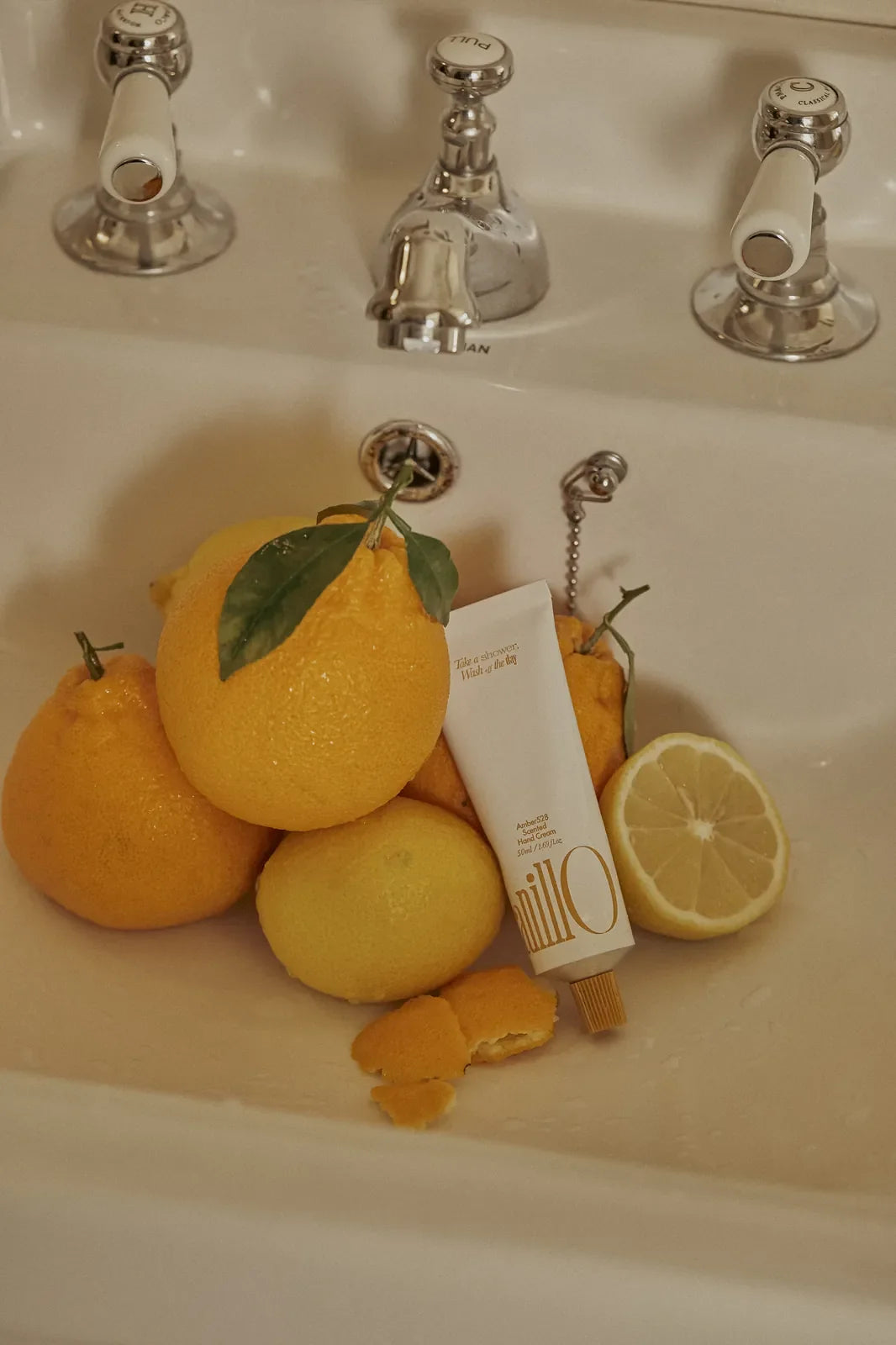 anillO Amber528 Scented Hand Cream